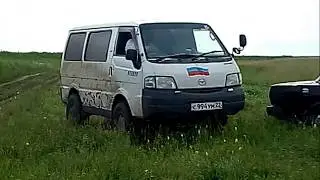 Mazda Bongo в поле