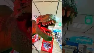 БЕГИ - и! ДИНОЗАВРЫ АТАКУЮТ В РЕАЛЬНОЙ ЖИЗНИ! ПОРТАЛ В ЮРСКИЙ ПЕРИОД ОТКРЫЛСЯ #портал #шортс #shorts