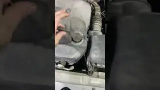 Как долить масло в двигатель!!!