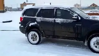 Чистим снег, катаемся на санках :)