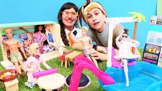 Komik video. Reyhan Abla Ümit'in otelinde havuz başında gözleme yapıyor. Barbie oyunları