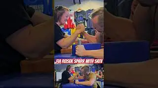 SPARR WITH FIA REISEK #armwrestling #femalearmwrestling #female