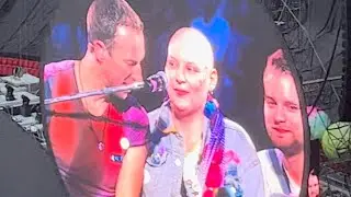 Chris Martin singing Up&Up with 2 fans - 15 July 2023, Amsterdam