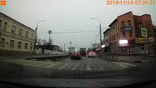 Лена и долбоеб на красной машине