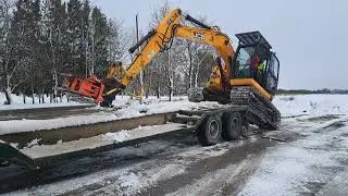 loading the excavator onto the trailer