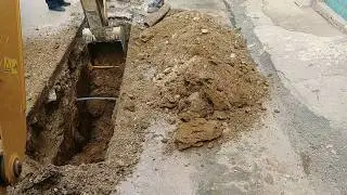 Caterpiller 432f2 Bekoloder ile Dogalgaz ve Su Abonelerini Zarar Vermede Kanalizasyon Hat Döşeme