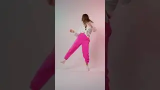 Get ready to collide with some serious dance moves! 🤪😅💥🕺 DC: @dizeakira2665