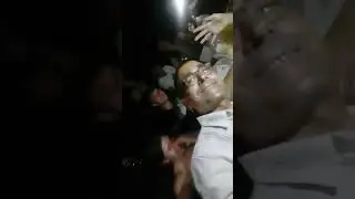 El 30 de julio de 2023 gente guapa me canta feliz 59 cumplean'os sobre la mesa.