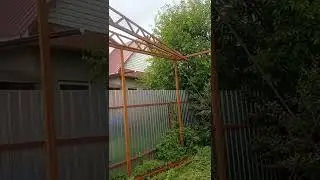 гараж из профтрубы своими руками. в одно жало. с разными длинными стен.