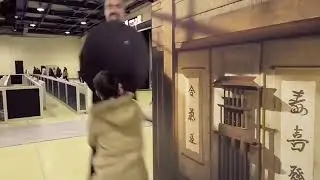 Стивена Сигала унесли