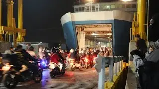800 orang bisa masuk kapal KNP TRIMAS KANAYA~ Pelabuhan Merak~Truck, bus, all about transportation