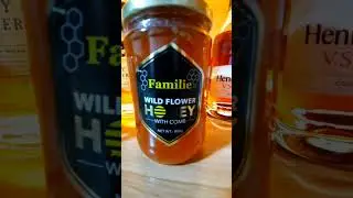 World Bee Day - Familie Wild Flower Honey with Comb 