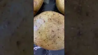 Making jacket potatoes#bake#oven#youtubeshorts#health#world#cooking#foodie#uk#america#love#treanding