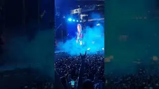 Metallica исполняет песню "Группа Крови" Цоя