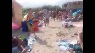 filmand aiurea pe plaja la costinesti doar pentru generare de bani pe youtube