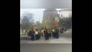 Как монахи крестным ходом ходили голосовать на  выборах