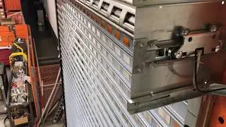 Sliding carriage for central and tubular motor