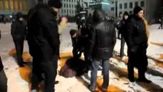 Беззащитных людей избивали ногами