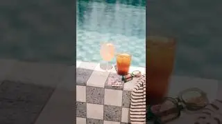 Hands up if you need to lie by a rooftop pool in Barcelona (with views of Sagrada Familia)! 🙌