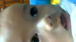 Baby hisap lidah