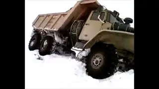 УРАЛ слетел с зимника.