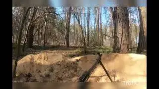 Боец получает пулю в пулемёт и в руку.