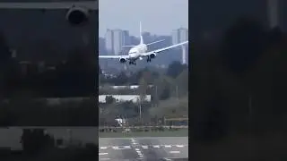 Amazing Cross Wind Landing #aviation