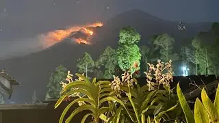 GUNUNG AGUNG KEBARAKARAN PADA TGL 13 OKTOBER 2024 JAM 20.WITA