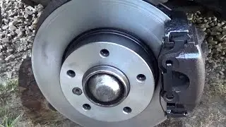 Замена передних тормозных дисков и колодок в BMW e36.