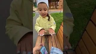 Вторая тоже с красивыми ногтями 😍🤣 #двойняшкиалиевы #двойняшки