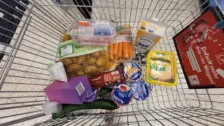 Жизнь беженцев в Германии. Пиццу приготовили и за продуктами в Kaufland.
