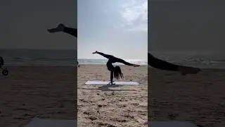 #contortion #bending #stretch #flexibility #shorts #handstanding #helenacontortion #split