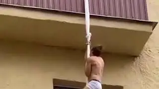 любовник сбежал через балкон