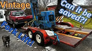I BOUGHT A VINTAGE FORKLIFT!! (INTRO + FIRST TEAR DOWN!) Part 1