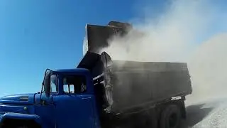 Ходка за щебнем ЗиЛом.Чуть не застрял.Половину привез домой.