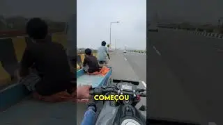 Motociclista faz gesto incrível na estrada