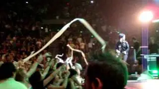 Green Day - Water Guns,Toilet Paper and Tshirts AUCKLAND 18/12/09