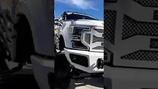 La Mamalona Repping our Custom made made bumpers at SEMA 2022 @Mr.Fresh_lifestyle