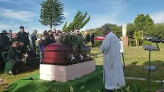 Lazara QDDG  ...oración  en el cementerio