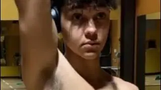 Gavin Hinds- 19 year old flexing