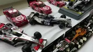 Colección de carros a escala autografiados por Juan Pablo Montoya