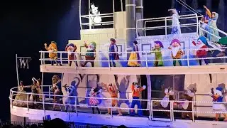 Following the Fire at Fantasmic California,  Disneys Hollywood Studios version continues to delight