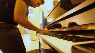 Improvisation at the train station in paris