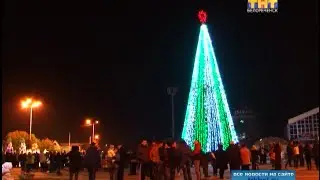Новогодняя красавица засияла яркими огнями!
