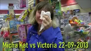 Micha Kat en Victoria kopen cadeau, Acteren moet je leren. 22-09-2013.