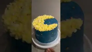 Crescent Moon 🌙 #cake #cakes #cakedecorating #cakelovers #bluecake
