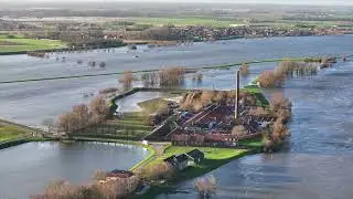 Hoogwater in de Nederrijn, ter hoogte van Renkum (2e kerstdag, 2023)