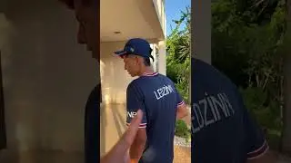 Eu furei o pneu do leozinho 