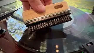 Review and unboxing of the 1 by ONE Vinyl Record Brush