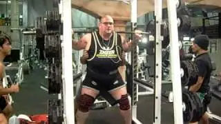 The Texas Bull team B.D.U. Kevin Squating 585lbs